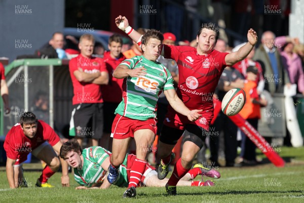 061012 - Llandovery v Llanelli - Welsh Premiership - Lee Rees of Llandovery and Chris Keenan of Llanelli battle for a loose ball