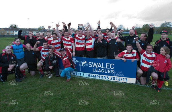 080513 - Llandybie v Cwmgors, SWALEC League 5 South West -Cwmgors celebrate winning the SWALEC League 5 South West