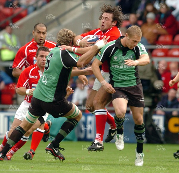 170905 - Llanelli Scarlets 25 v 17 Connacht - Celtic League -  Scarlets' Aled Gravelle tries to find a way through  