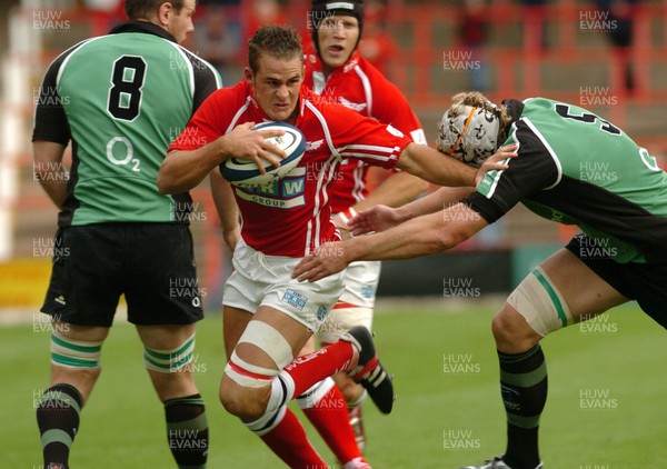 170905 - Llanelli Scarlets 25 v 17 Connacht - Celtic League -  Scarlets' Lee Byrne hands off Andrew Farley