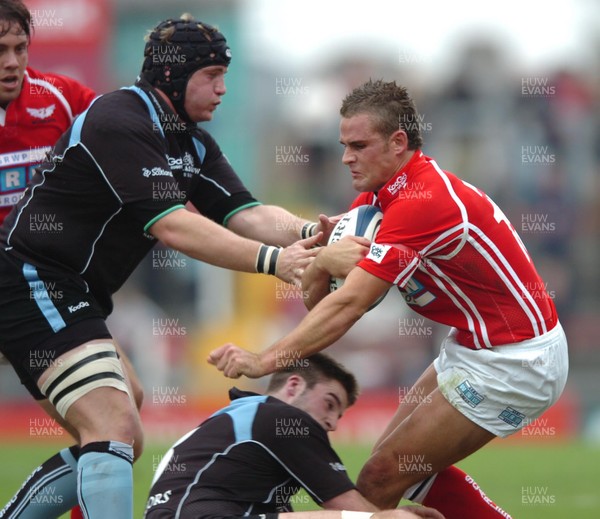 161005 - Llanelli Scarlets 24 v 20 Glasgow Warriors - Celtic League -  Scarlets Lee Byrne is tackled by Tim Barker