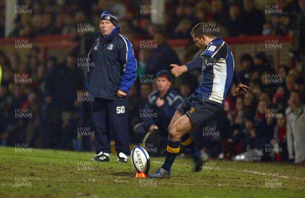 070106 - Llanelli Scarlets v Leinster - Celtic League -  Leinster's Felipe Contepomi takes conversion which would have drawn the match if he had put the ball between the posts