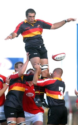 060903 - Llanelli Scarlets v Newport Gwent Dragons - Celtic League - Dragons' Peter Sidoli wins line out ball