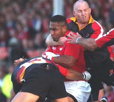 060903 - Llanelli Scarlets v Newport Gwent Dragons - Celtic League - Dragons' Steve Winn high tackles Salesi Finau resulting in a yellow card