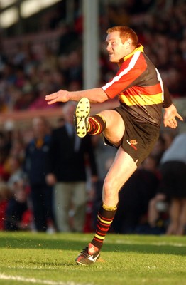 060903 - Llanelli Scarlets v Newport Gwent Dragons - Celtic League - Dragons' Brett Davey kicks for goal