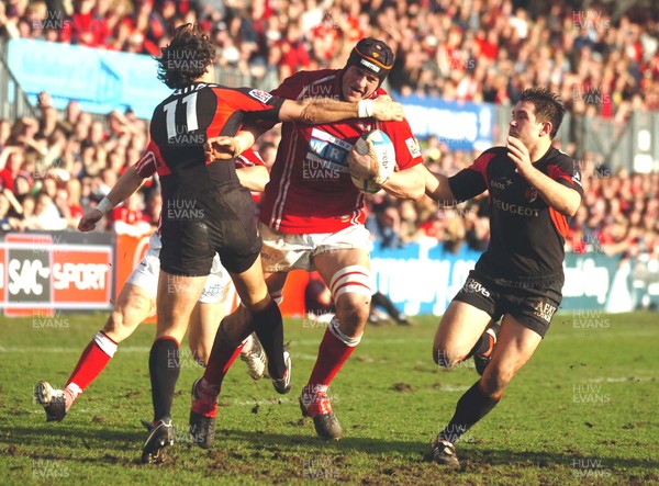 210106  Llanelli Scarlets v Toulouse Hottie Louw is tackled by Xavier Garbajosa   