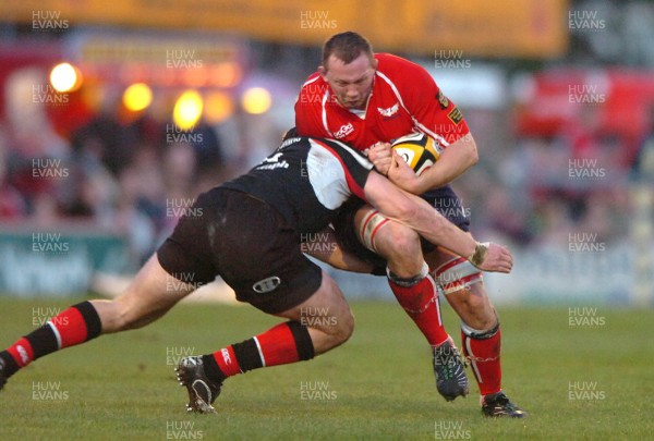 030307 - Llanelli Scarlets v Ulster - Magners League - Llanelli's Nathan Thomasis tackled by Stephen Ferris 