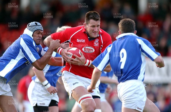 060503 - Llanelli v Bridgend - Welsh Premiership - Llanelli's Luke Gross takes on Maama Molitika (left) and Huw Harries (rt)