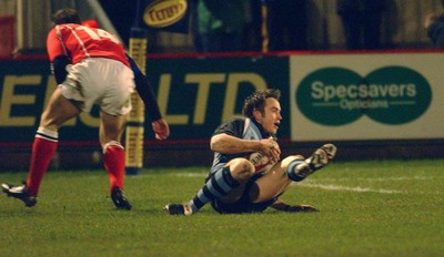 040203 - Llanelli v Cardiff - Welsh Premiership - Cardiff's Rhys Williams scores try