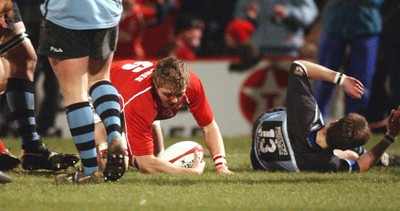 040203 - Llanelli v Cardiff - Welsh Premiership - Dafydd Jones crosses to score second Scarlets try