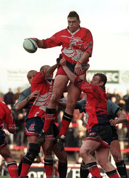 271297 - Llanelli v Cardiff -  Vernon Cooper of Llanelli wins the line out