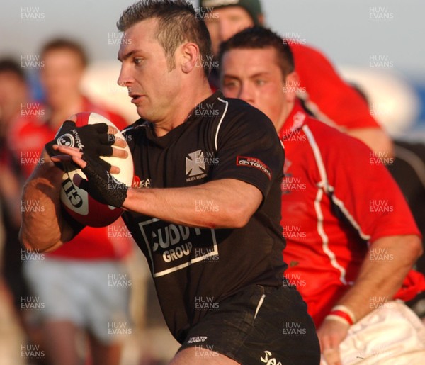 050403 - Llanelli v Neath - Principality Cup Quarter Final - Neath's Gareth Morris tries to find a way through