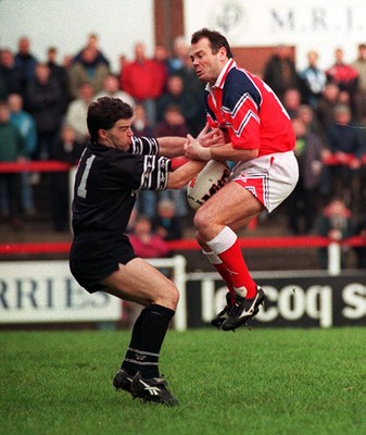 251195 - Llanelli v Neath - Ieuan Evans gets the high ball over Richard White