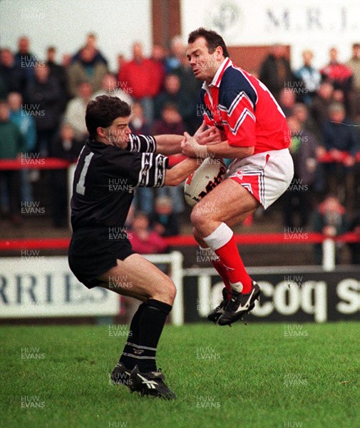 251195 - Llanelli v Neath - Ieuan Evans gets the high ball over Richard White