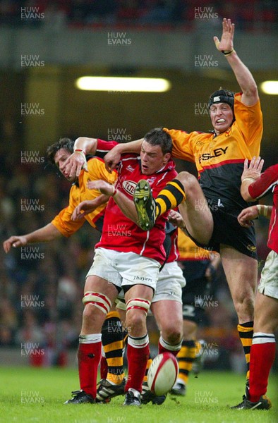 030503 - Llanelli v Newport - Principality Cup Final -  Newport's Ian Gough and Llanelli's Vernon Cooper fail to collect the ball