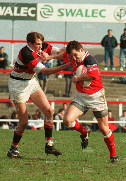 220397 - Llanelli v Pontypool - Neil Boobyer is tackled by Neil Chapman