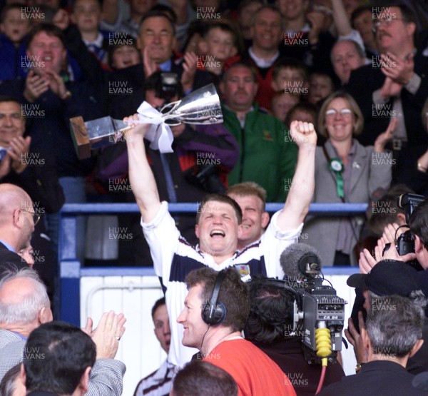 150599 - Llanelli v Swansea - SWALEC Cup Final -  Swansea captain Scott Gibbs celebrates with the trophy