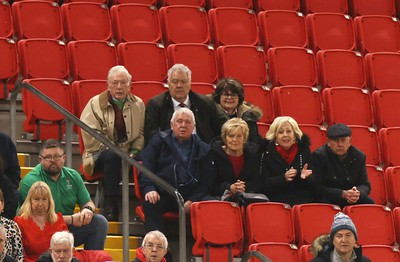 070424 - Llaneilli Wanderers v Glynneath - Division One Cup Final - Max Boyce watches the game