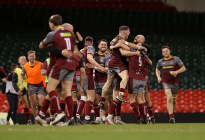 070424 - Llaneilli Wanderers v Glynneath - Division One Cup Final - Llanelli celebrate at full time