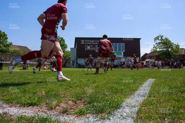 100525 - Llanelli Wanderers v Gorseinon - Admiral Championship West - Warm up