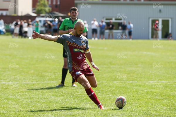 100525 - Llanelli Wanderers v Gorseinon - Admiral Championship West -