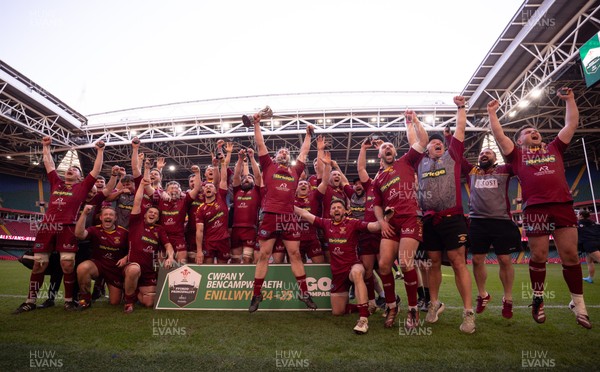 050425  Llanelli Wanderers v Tondu, WRU Championship Cup Final - Llanelli Wanderers celebrate after winning the Championship Cup Final