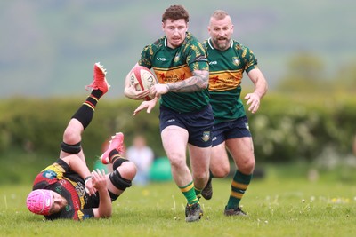 020526 - Llangadog v Cefneithin - Admiral National League 4 West B - Cefneithin attack