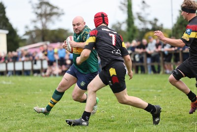 020526 - Llangadog v Cefneithin - Admiral National League 4 West B - Cefneithin attack 