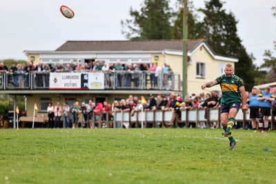 020526 - Llangadog v Cefneithin - Admiral National League 4 West B - Cefneithin kick for goal