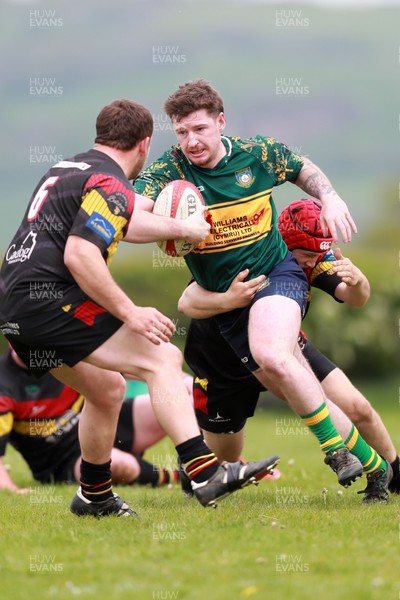 020526 - Llangadog v Cefneithin - Admiral National League 4 West B - Cefneithin attack