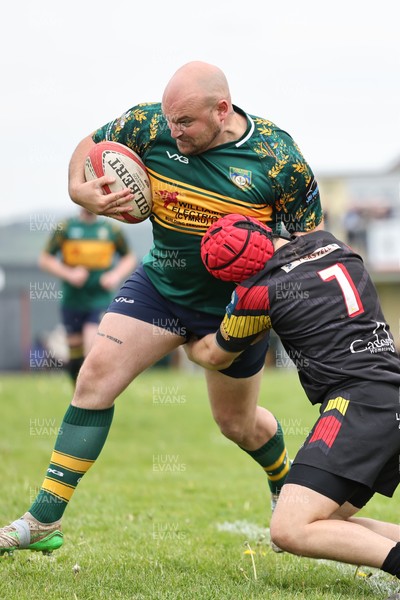 020526 - Llangadog v Cefneithin - Admiral National League 4 West B - Cefneithin attack 