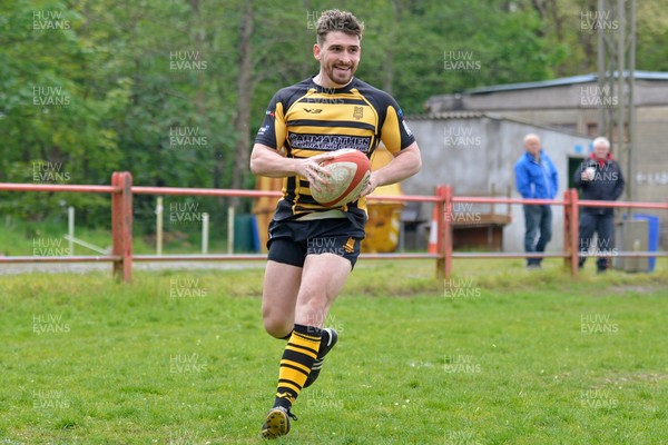 290417 Llangennech v Kidwelly - WRU National League 1 West - Robin Davies of Kidwelly on Robin Davies 