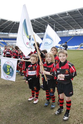 14.03.10 Cardiff Blues v Gloucester - LV=Cup Semi-Final - Dowlais RFC under 8's act as flag bearers before The Cardiff Blues take on Gloucester. 