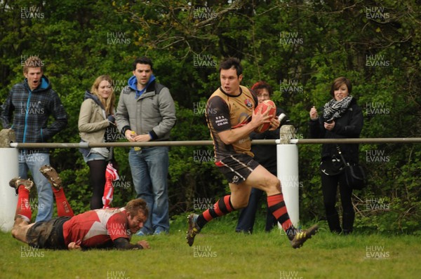 280412 Llanishen V Brecon - Division 3 South East Final - Llanishen's Phil Thomas runs in to score a try 