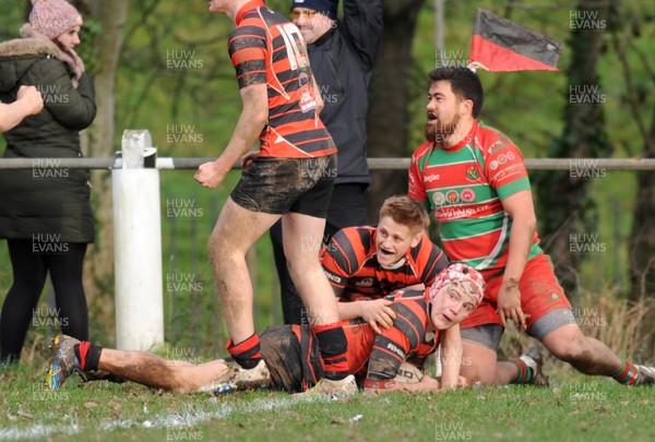 140117 - Llanishen v Pwllheli - WRU National Plate -  Nigel Gumbleton of Llanishen scores a try