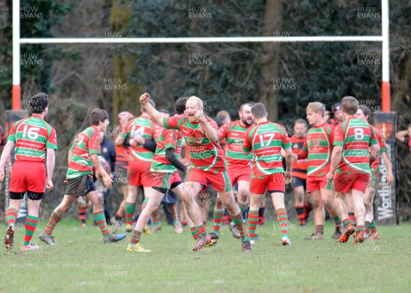 140117 - Llanishen v Pwllheli - WRU National Plate -  The Pwllheli team celebrate their last second victory