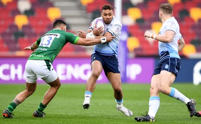 020421 - London Irish v Cardiff Blues - European Rugby Challenge Cup - Willis Halaholo of Cardiff Blues takes on Curtis Rona of London Irish