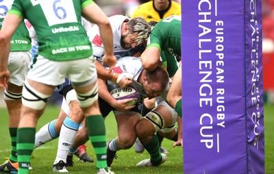 020421 - London Irish v Cardiff Blues - European Rugby Challenge Cup - Kristian Dacey of Cardiff Blues scores try