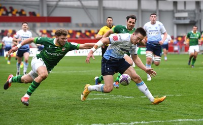 020421 - London Irish v Cardiff Blues - European Rugby Challenge Cup - Josh Adams of Cardiff Blues scores try