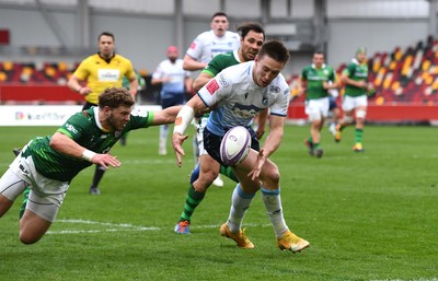 020421 - London Irish v Cardiff Blues - European Rugby Challenge Cup - Josh Adams of Cardiff Blues scores try