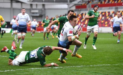 020421 - London Irish v Cardiff Blues - European Rugby Challenge Cup - Josh Adams of Cardiff Blues scores try