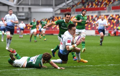 020421 - London Irish v Cardiff Blues - European Rugby Challenge Cup - Josh Adams of Cardiff Blues scores try