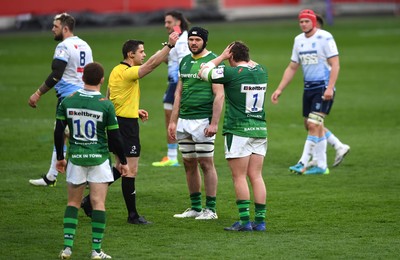 020421 - London Irish v Cardiff Blues - European Rugby Challenge Cup - Referee Nika Amashukeli shows Will Goodrick-Clarke of London Irish a red card