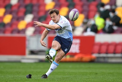 020421 - London Irish v Cardiff Blues - European Rugby Challenge Cup - Jarrod Evans of Cardiff Blues kicks at goal