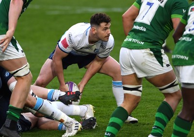 020421 - London Irish v Cardiff Blues - European Rugby Challenge Cup - Tomos Williams of Cardiff Blues gets the ball away