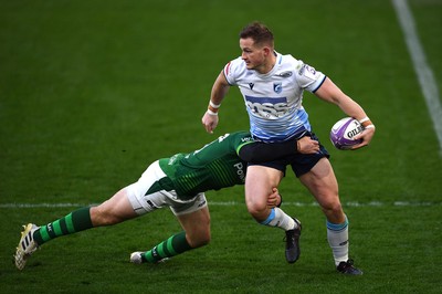 020421 - London Irish v Cardiff Blues - European Rugby Challenge Cup - Hallam Amos of Cardiff Blues is tackled by Paddy Jackson of London Irish