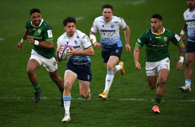 020421 - London Irish v Cardiff Blues - European Rugby Challenge Cup - Lloyd Williams of Cardiff Blues races through to score try