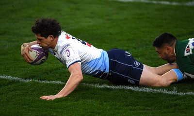 020421 - London Irish v Cardiff Blues - European Rugby Challenge Cup - Lloyd Williams of Cardiff Blues races through to score try