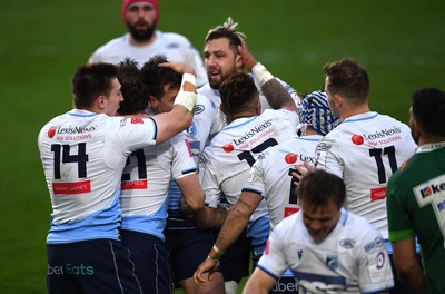 020421 - London Irish v Cardiff Blues - European Rugby Challenge Cup - Lloyd Williams of Cardiff Blues celebrates scoring try with team mates