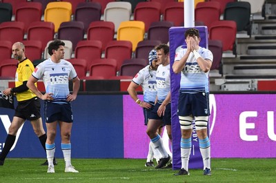 020421 - London Irish v Cardiff Blues - European Rugby Challenge Cup - Rory Thornton of Cardiff Blues looks dejected